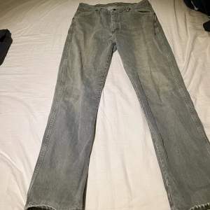 Grön/gråa jeans Riktigt fet passform Bild kan lösas vid begäran