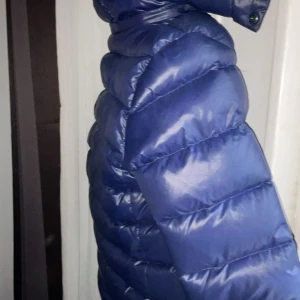 Till salu pris går att diskuteras - Hyffsat bra skick, blå polo jacka i sorlek XL men är mer en S/M