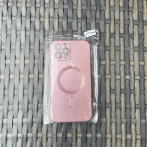 Nytt oanvänt rosa mobilskal med MagSafe-funktion till iPhone 12 Pro Max.
