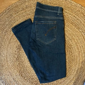 Dondup Jeans  - Säljer nu dessa Dondup Jeans! De är i Mycket bra skick och sitter slim/skinny. 