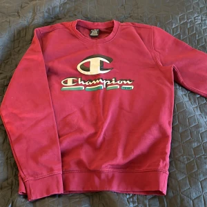 Champion Crewneck - En Champion tjocktröja i en extremt fin färg, i mycket bra skick, 10/10, sparsamt använt och mycket bekväm. 