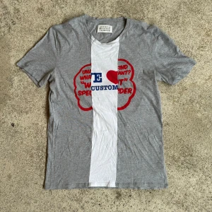 maison margiela cut n sew tisha  - skitfet tröja från mm FW11🤞storlek 48 vilket motsvarar M/L🤞inga flaws utöver litet hål vid tagen där bak🤞 kom pm för mått och bilder🫡