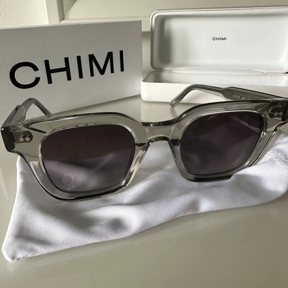 Säljer nu dessa ”Chimi 04L grey” då de inte kommer till användning längre. Köpta förra året och knappt använda, skick 9/10. Original förpackningen återstår och saker som dustbag och fodral ingår.. Accessoarer.