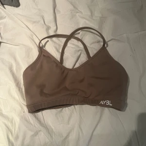 AYBL V neck bra - Endast provad Nypris 30$, beställd från orginal tillverkaren i USA Mer beige i verkligheten, bilderna gör att den ser mer brun ut