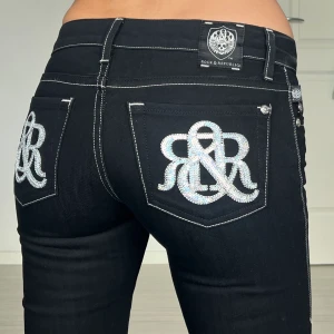 Rock & republic jeans - midjemått: 36cm rakt över, innerbenslängd: 80cm 💗 