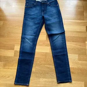 Helt oanvända Blå Tiger of Sweden evolve slim fit jeans  Storlek W30 L32  Nypris runt 1500