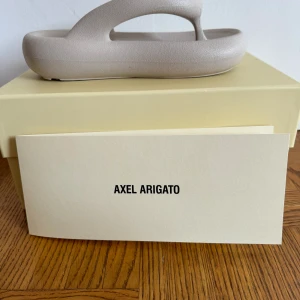 Axel arigato - Oanvända Axel arigato skor. Stl:35/36