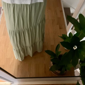 Långkjol - Jättefin grön långkjol💚 köpte på sellpy!