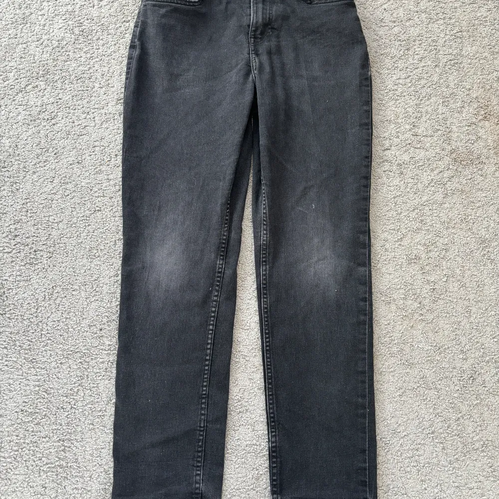 Svarta jeans från (H&M) i väldigt bra skick. Jeans & Byxor.