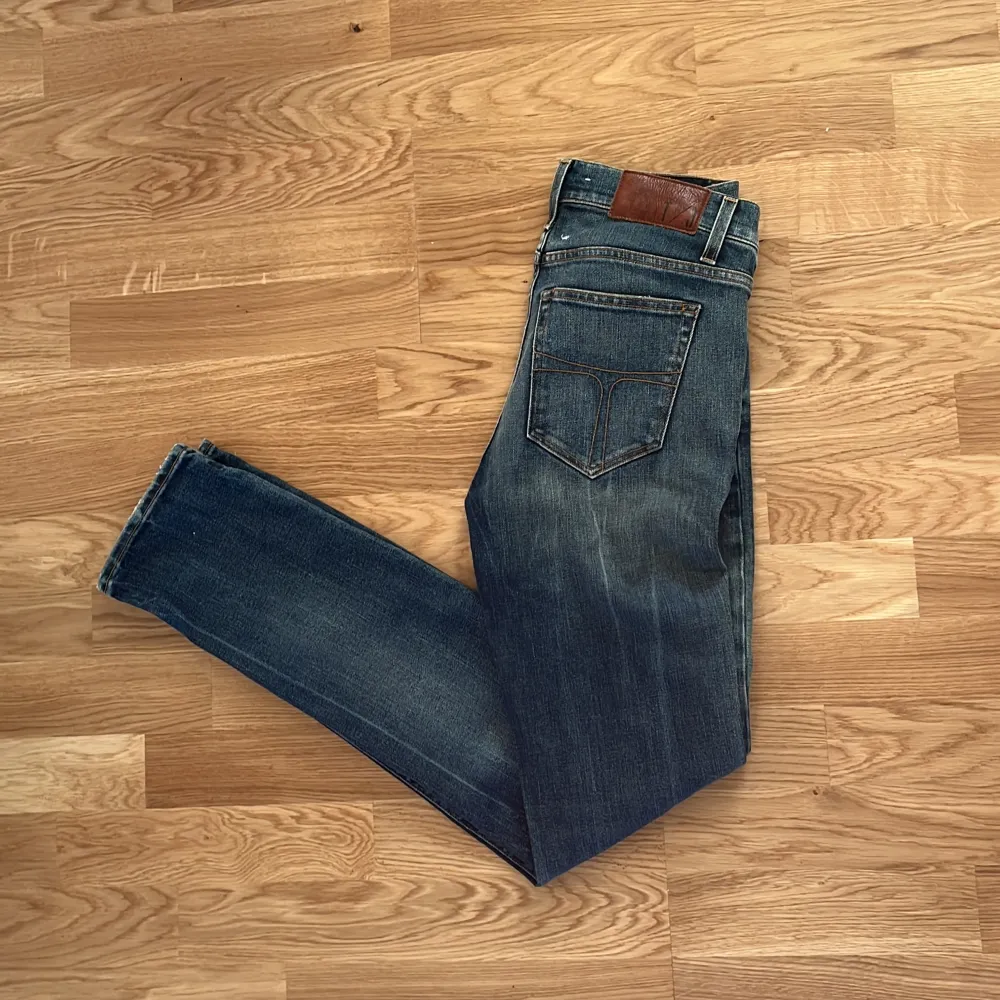 Tja, säljer mina tiger of Sweden jeans i storlek W31 L34. De är i riktigt schysst skick, nypris ligger de på 1700, mitt pris 499. Tveka inte på att höra av dig vid funderingar!. Jeans & Byxor.