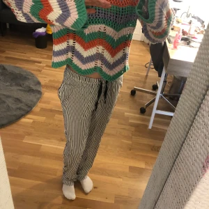 Färgglad tröja  - Använd 1 gång💋 skriv för frågor, tryck inte på köp nu❤️