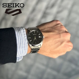 Seiko klocka!! - Seiko Sapphire 40mm stål svart urtavla | riktigt bra skick men såklart små repor på länkarna som kommer till vid användning | nypris 3200 vid snabb affär 2099