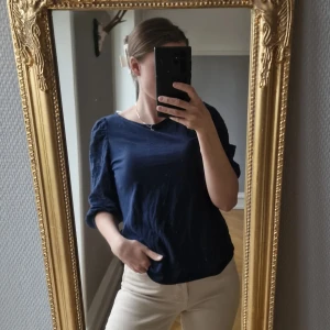 Trekvarts ärms tröja - Skön trekvartsärm tröja med söta ärmar 🤍 Från Kappahl, stl xs, stretchig passar absolut större också.Utan anmärkningar.