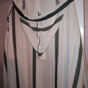 Men' Jellaba - A very comfortable Jellaba with a handmade amazing SFIFA  white and green khaki colour Size M /L / XL can wear it