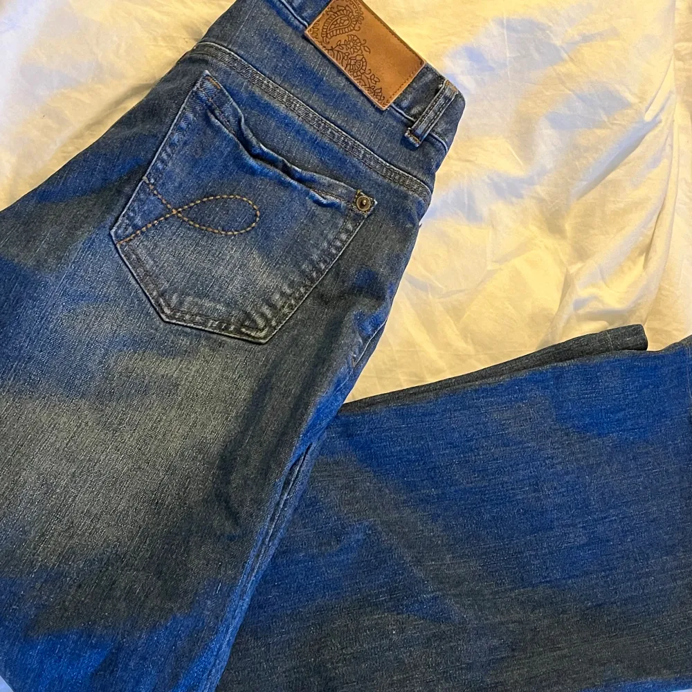 supercoola midwaist jeans med fina fickor. Jeans & Byxor.