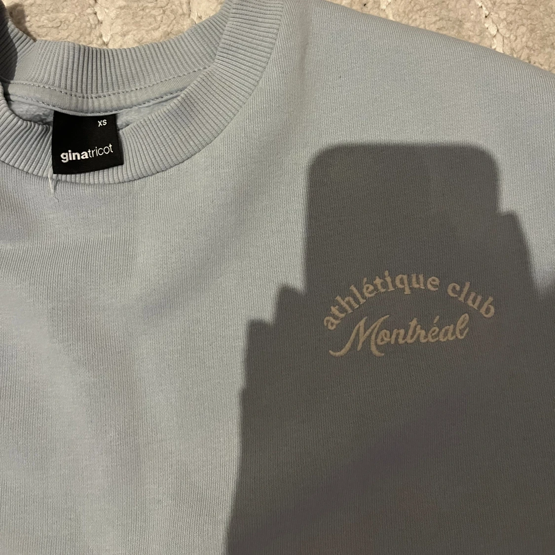 Ljusblå tröja  - 91