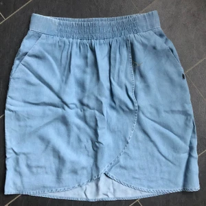Jeans kjol från Danska Coster Copenhagen  - Ny med prislappen kvar  Från Danska Coster Copenhagen  