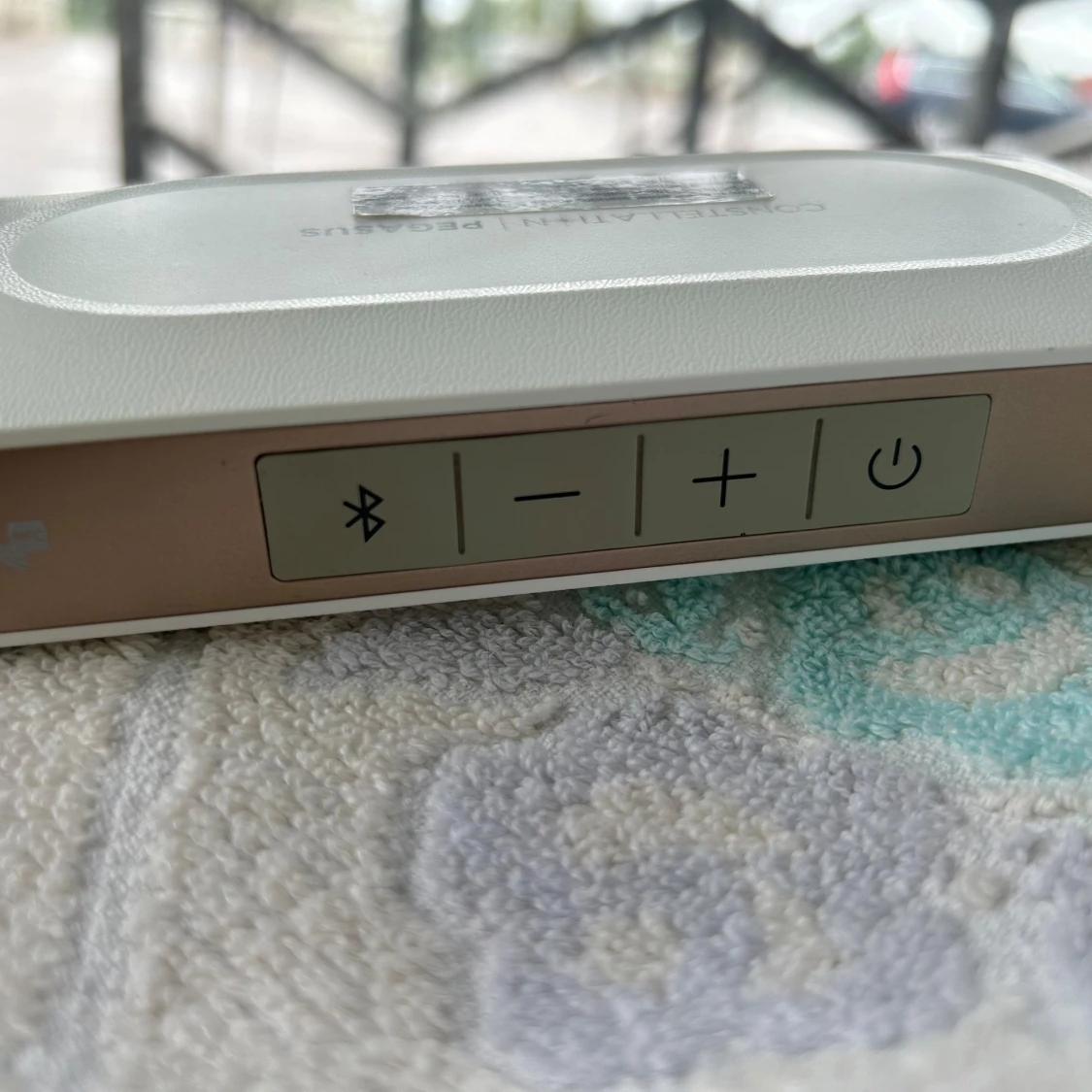 Vit&rosa Pegasus högtalare  - 91