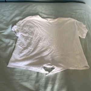 Vit crop-top med knyte - Crop-top med knyte, från H&M