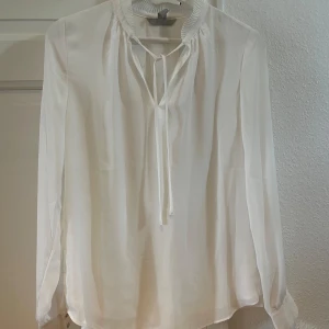 Blus - Blus från H&M i storlek 36