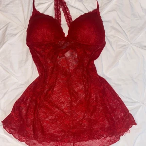 Lingerie linne😻😻 - Världens finaste spets linne spm har liten rosett och så fina detaljer😻Sitter helt otroligt men tyvärr för litet för mina kupor! 
