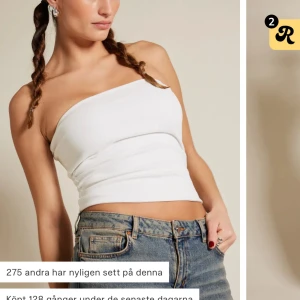 Vit tubtopp  - Vit tubtopp använd ett fåtalgånger, skriv ifall ni har frågor!💕 Nypris 179kr