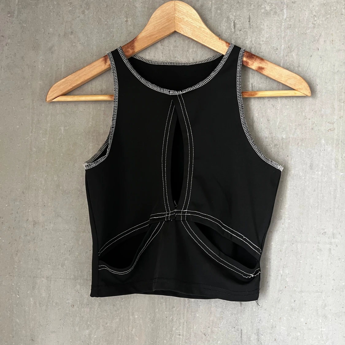 Häftig svart top