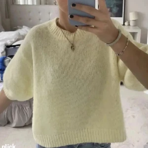 Gul stickad tröja - Super fin gul stickad zara tröja i storlek m i parfekt skick💕