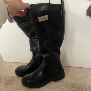 Stövlar - Stövlar / boots i storlek 38❤️ Säljer då jag aldrig använt dem! Helt nya🥰