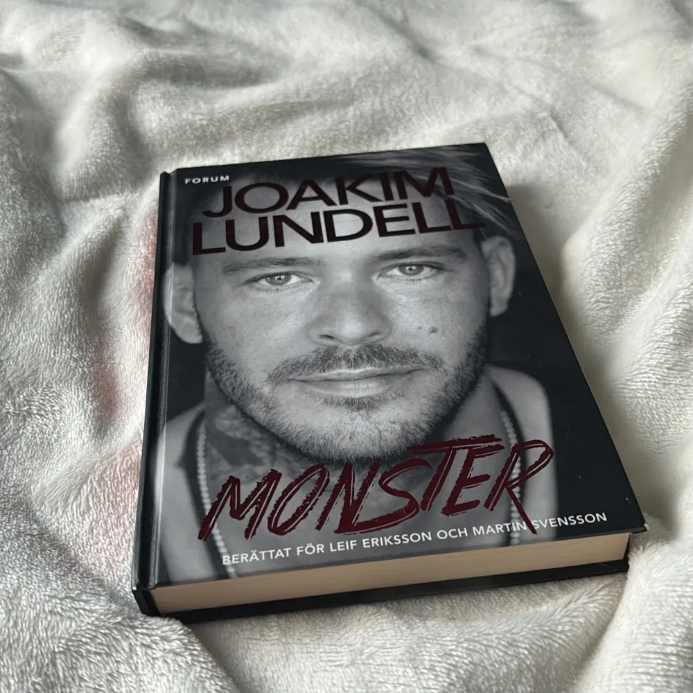 Säljer joakim lundell boken ”Monster” i en super bra kondition 💕. Böcker.