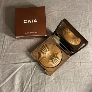 Caia bronzer - Helt ny och oanvänd bronzer från caia, säljer då jag har en likadan och tycker ej om den