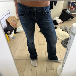 lågmidjade byxor - snygga lågmidjade jeans