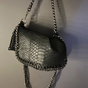 Axelremsväska  - Använd ett bra tag men som ny 👍