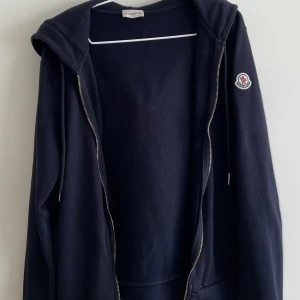 Moncler  - Pris går att diskutera  8/10 Väldigt fin fräsch 