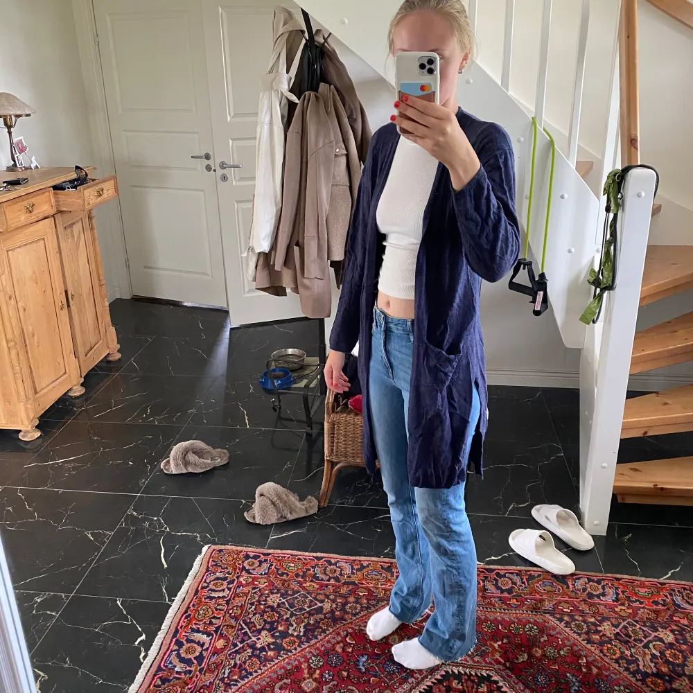 Jättemysig långärmad kofta från zara i ”Fancy colection”. För 13-14 åringar, eller till 164 cm men den passar även längre personer. Superhärlig att slänga över en cropptopp till exempel. Tveka inte att höra av er i 💌 vid frågor.🤗. Tröjor & Koftor.