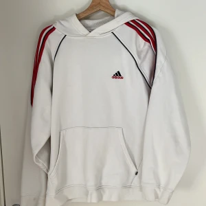 Adidas hoodie  - Adidas hoodie i storlek M.
