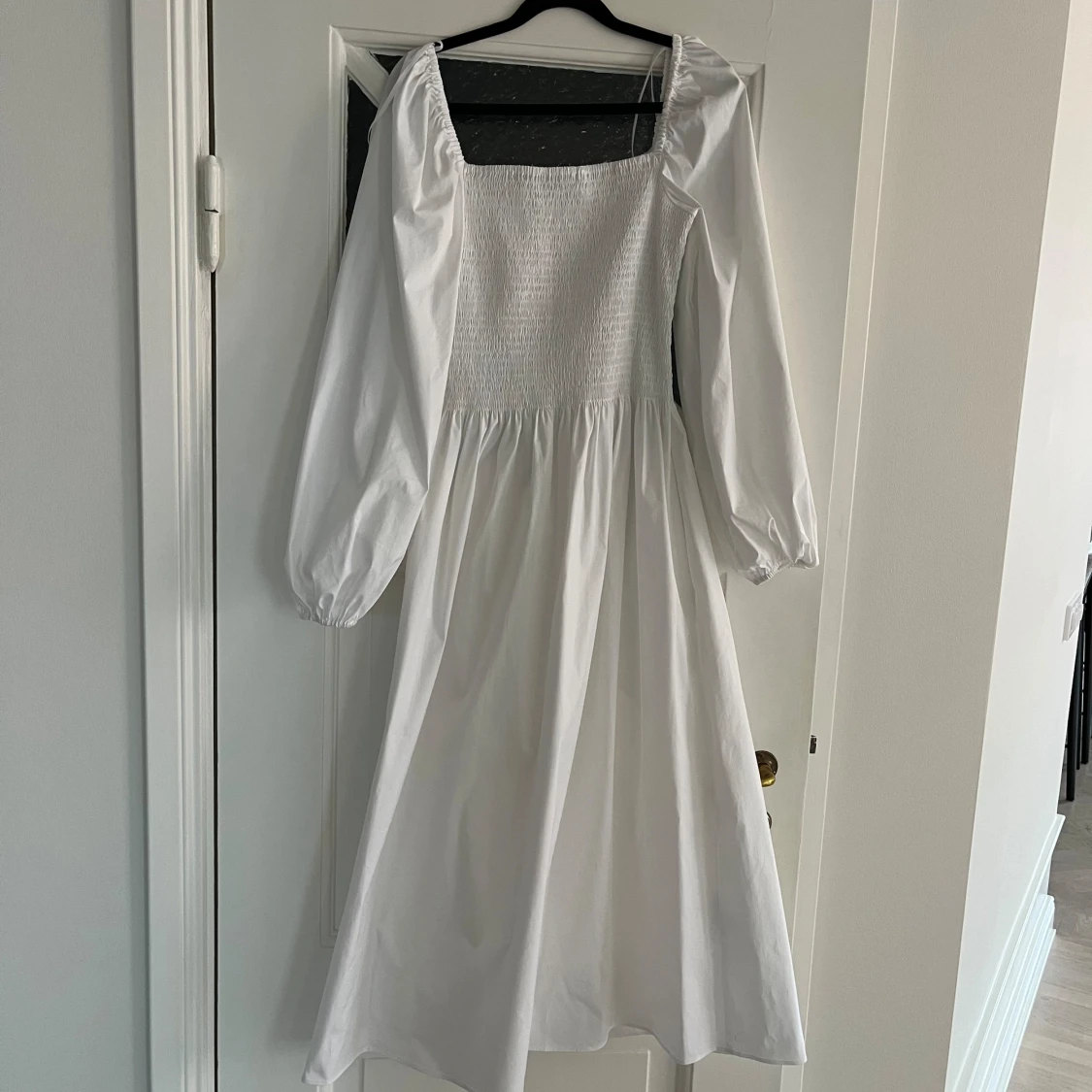 Vit klänning från COS - 90