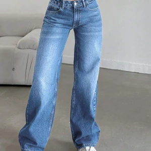 Cottnline Women's Jeans - Shein - | Blå loose-fit jeans med flared bottoms | Strl: S | Pris kan diskuteras | Skick: normal |Köparen står för frakten | Kolla gärna igenom mina andra annonser också 🥰