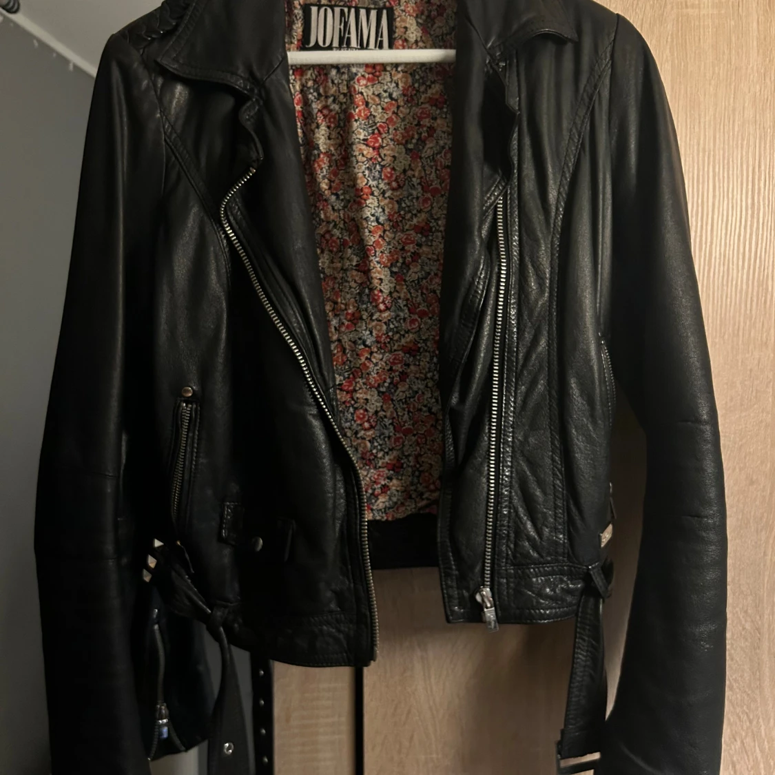 Svart skinnjacka från Jofama - 90
