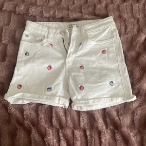 Snygga Shorts  - Snygga shorts med snygga detaljer 🍓