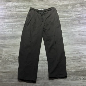 Mjukis byxor  - Storleken är L priset kan diskuteras 