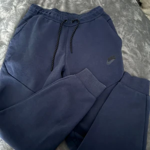 Nike tech fleece byxor - Navy blue Storlek S Köpta från Nike