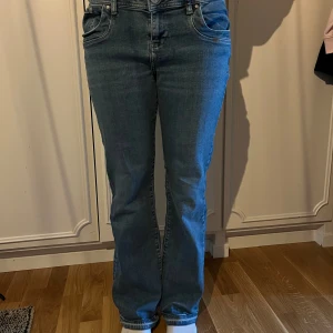 Ltb jeans  - Väldigt bra skick! Storlek 32/32 har dock spätt upp dem längts ner! Modell valerie 