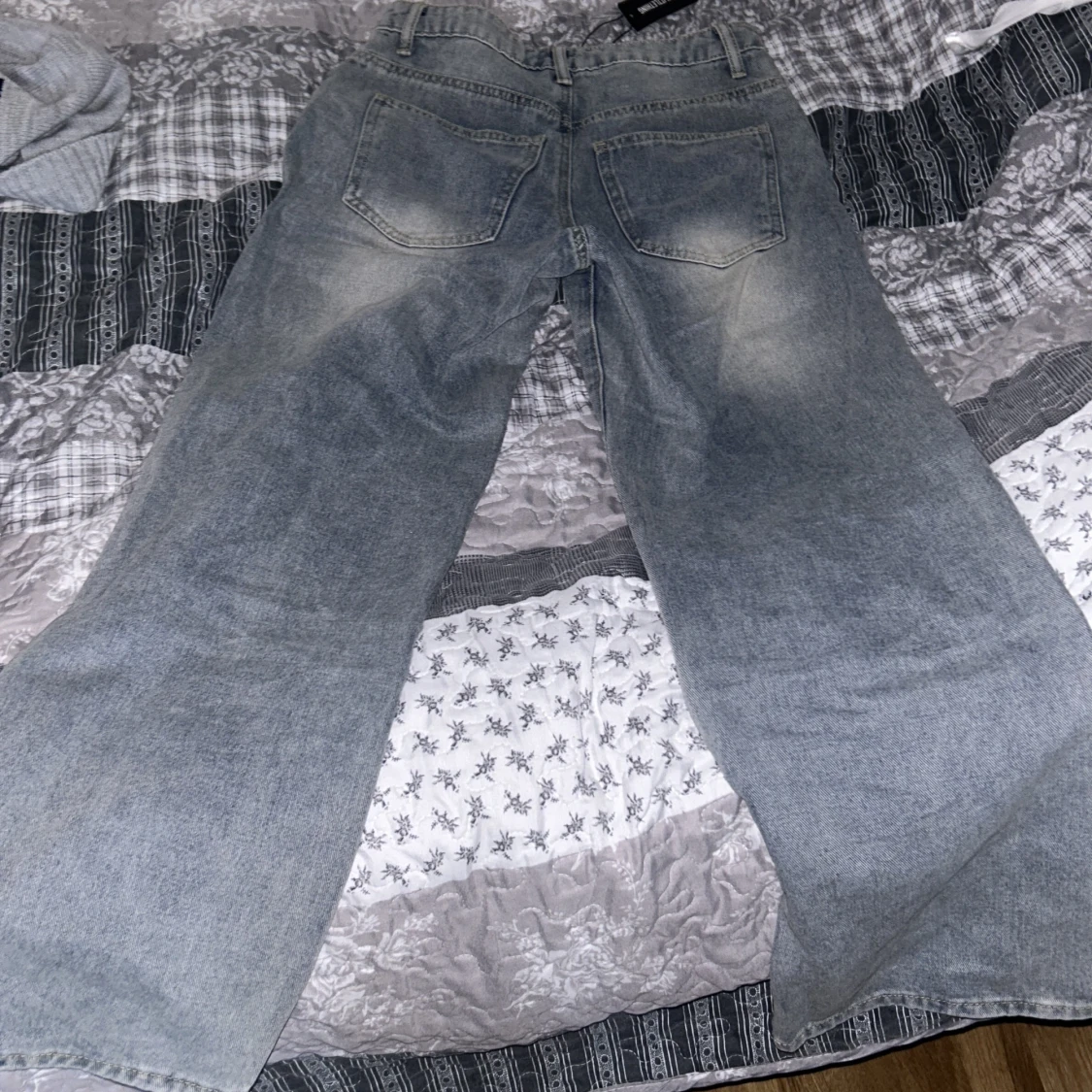 Wide straight petite jeans från pretty little thing ( ettiketten finns kvar på byxan) - 93