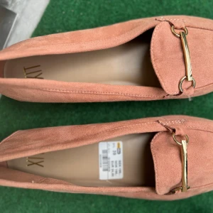 Fina skor - Fina flat skor, hel ny värde pris är 199. Från Din sko. Var förliten på mig.