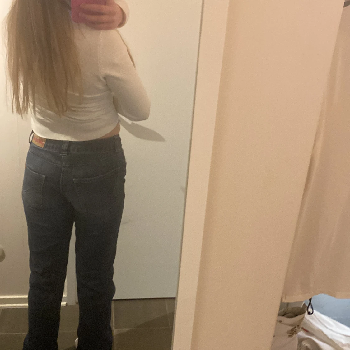 Ett par Lågmidjade jeans från only  - 90