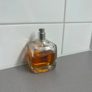 Zara gardenia  - 70% av 50 ml kvar haft i cirka 6 månader  Hel flaska