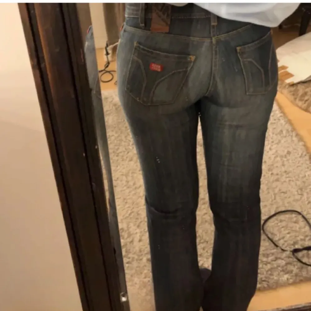 Superfina jeans från Miss Sixty. Modell TommyOne Pga felköp i strl här på Plick säljer jag de. Lånad bild från personen jag köpte jeansen av.  W28 L. Jeans & Byxor.