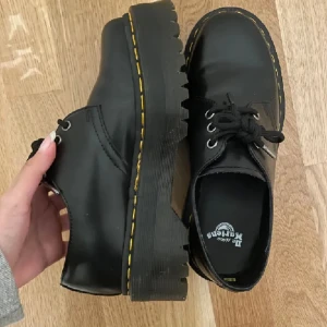 Dr. Martens Oxford 1461 Quads - Säljer mina Dr. Martens Oxford 1461 Quads i storlek 38 då jag inte använder dem. Fortfarande i fint skick :))