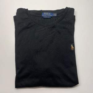 Basic tröja från ralph lauren, superbra skick, köpt i köpenhamn 